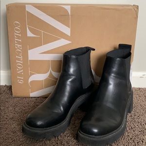 LOW HEELED LUG SOLE ANKLE BOOTS